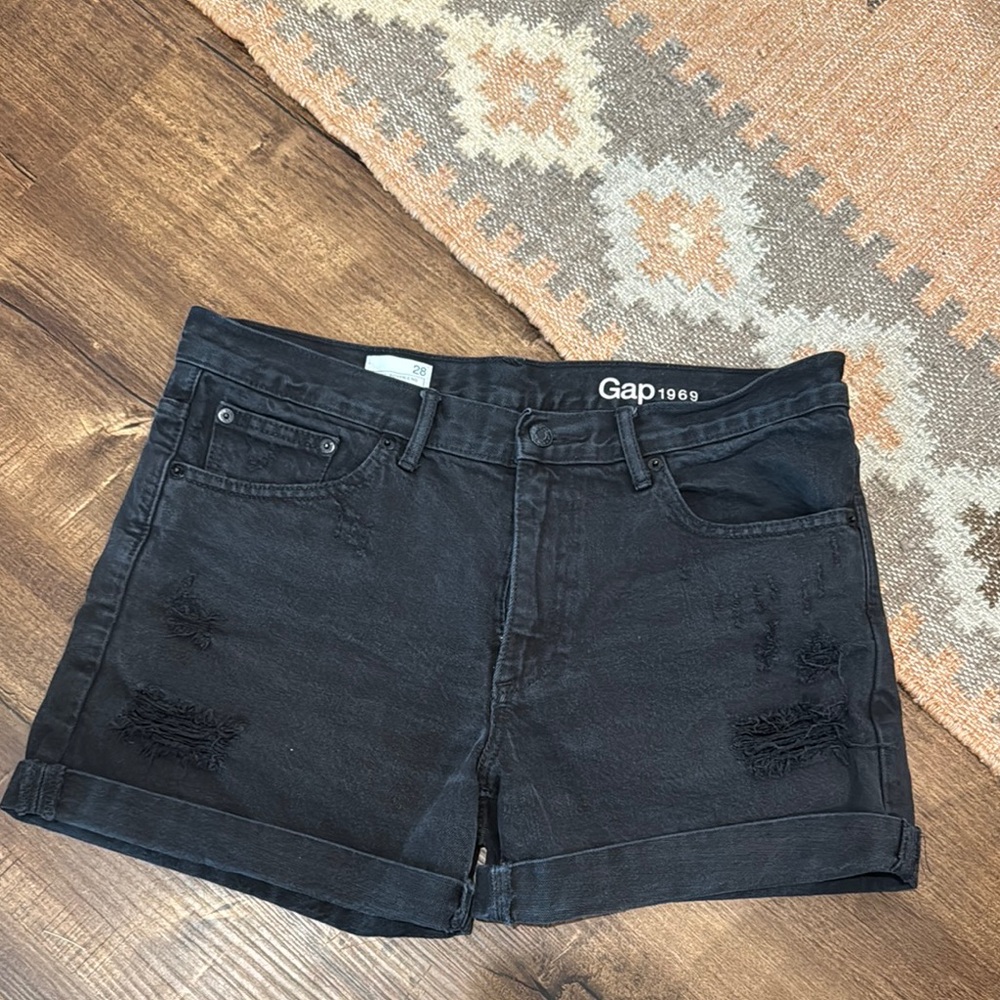 Gap sexy boyfriend denim shorts size 28 black
